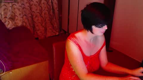 Snapshot of tinaflower chatting on 10.24.25 TinaFlower online show from 10.24.25