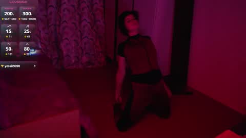 Snapshot of tinaflower chatting on 10.28.25 TinaFlower online show from 10.28.25