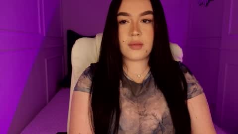 hi im curvy babyface girlie Tina online show from 03.26.26