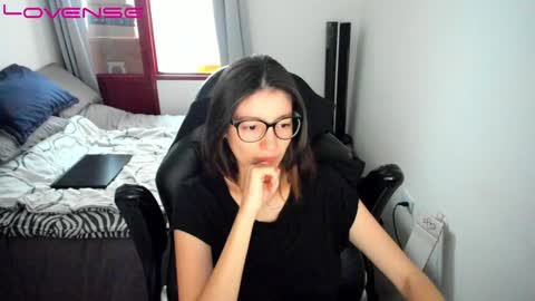 Snapshot of tinaricci chatting on 12.14.24 Tina online show from 12.14.24