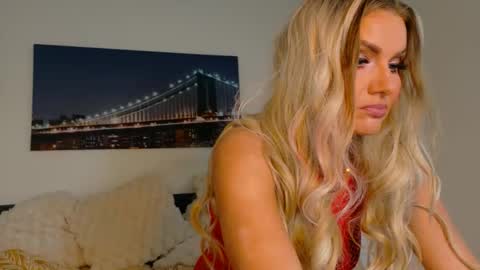 Snapshot of tinkerbell822 chatting on 10.24.25 tinkerbell822 online show from 10.24.25