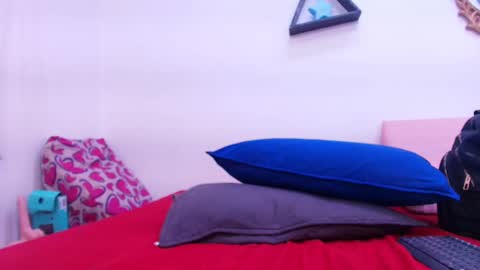 Snapshot of tinkerbell_1 chatting on 09.23.25 tinkerbell online show from 09.23.25