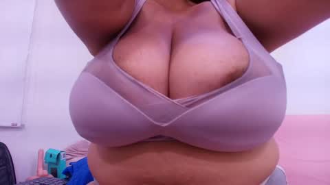 Snapshot of tinkerbell_1 chatting on 09.29.25 tinkerbell online show from 09.29.25