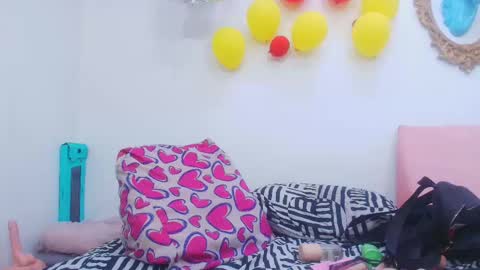 Snapshot of tinkerbell_1 chatting on 10.02.25 tinkerbell online show from 10.02.25