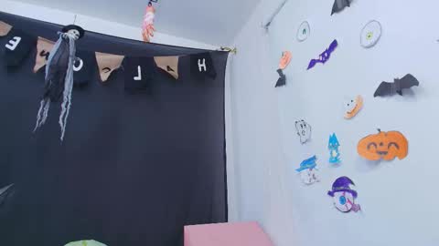 Snapshot of tinkerbell_1 chatting on 10.11.25 tinkerbell online show from 10.11.25