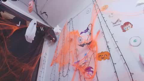 Snapshot of tinkerbell_1 chatting on 10.21.25 tinkerbell online show from 10.21.25