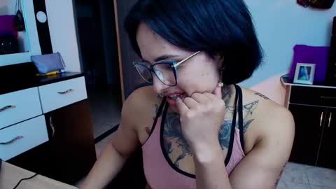 I AM BELLA  ----------- follow my  IG  TINNS 69 online show from 01.14.25