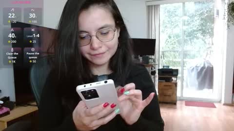 Snapshot of tiny_caroline chatting on 11.11.25 Tiny Caroline online show from 11.11.25