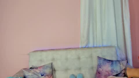 tiny_cora online show from 03.10.25