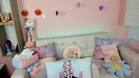 tiny_cora online show from 10.05.25