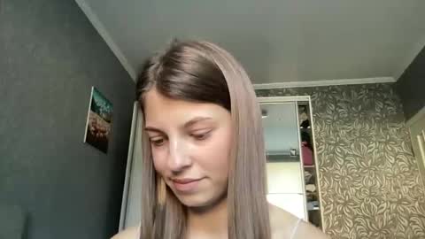 Snapshot of tiny_felicity chatting on 09.22.25 Gloria online show from 09.22.25