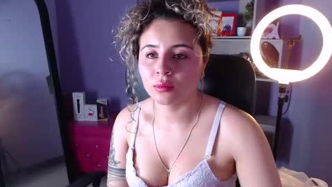 Snapshot of tiny_love_ chatting on 02.18.25 tiny online show from 02.18.25