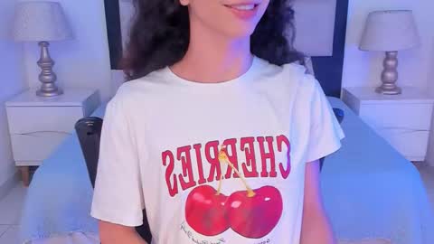 Snapshot of tiny_thomm chatting on 01.06.26 Thomm Independent Model online show from 01.06.26