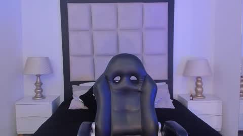 Thomm  Independent Model online show from 02.20.26