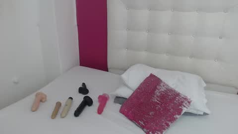 tiny_whore18 online show from 03.08.25