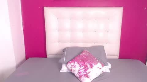 tiny_whore18 online show from 09.18.25