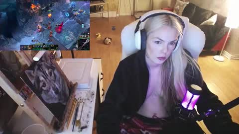 stage Kylie Sinner  brand CLITBAIT online show from 02.15.25