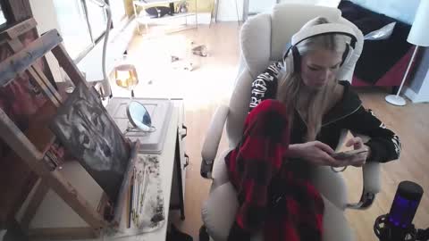 stage Kylie Sinner  brand CLITBAIT online show from 02.19.25