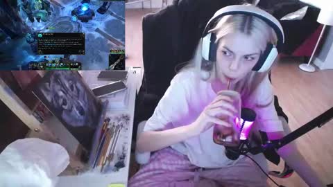 stage Kylie Sinner  brand CLITBAIT online show from 02.22.25