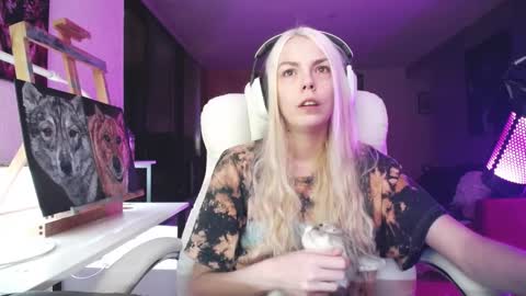 stage Kylie Sinner  brand CLITBAIT online show from 10.01.25