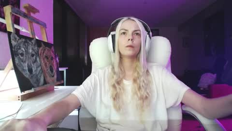 stage Kylie Sinner  brand CLITBAIT online show from 10.05.25