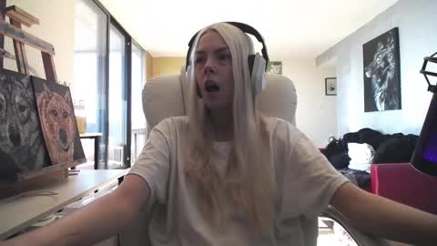 stage Kylie Sinner  brand CLITBAIT online show from 10.11.25