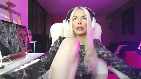 stage Kylie Sinner  brand CLITBAIT online show from 10.18.25