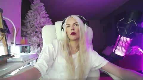 stage Kylie Sinner  brand CLITBAIT online show from 12.05.25