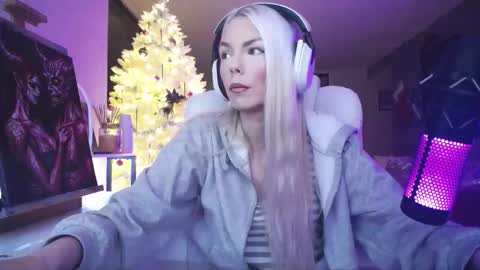 stage Kylie Sinner  brand CLITBAIT online show from 12.20.25