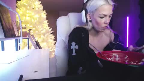 stage Kylie Sinner  brand CLITBAIT online show from 02.03.26