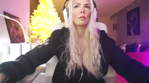 stage Kylie Sinner  brand CLITBAIT online show from 02.03.26