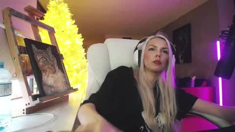 stage Kylie Sinner  brand CLITBAIT online show from 02.10.26