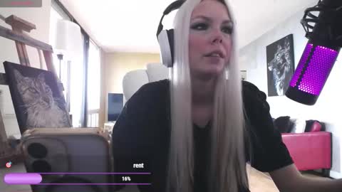 stage Kylie Sinner  brand CLITBAIT online show from 03.21.26