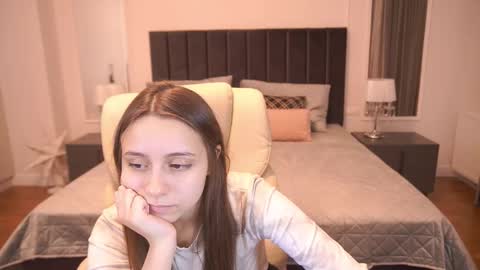 tinynataliee online show from 12.20.25