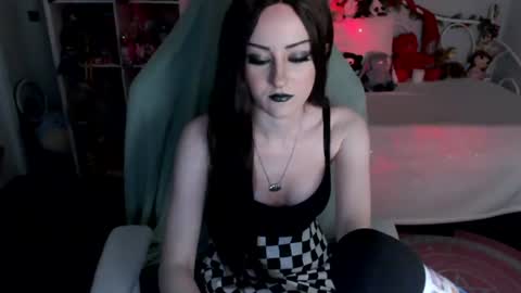 Dahlia Browne online show from 06.22.26