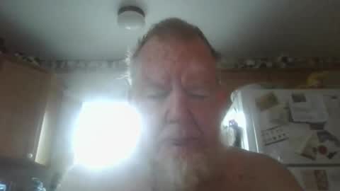 Snapshot of tiusflow chatting on 10.27.25 tiusflow online show from 10.27.25