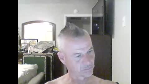 Snapshot of tnash24 chatting on 10.20.25 tx46m online show from 10.20.25