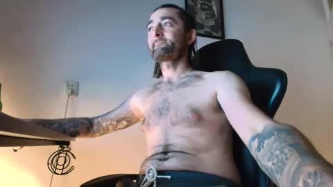 Snapshot of tobi19899 chatting on 11.28.25 Jan5676 online show from 11.28.25