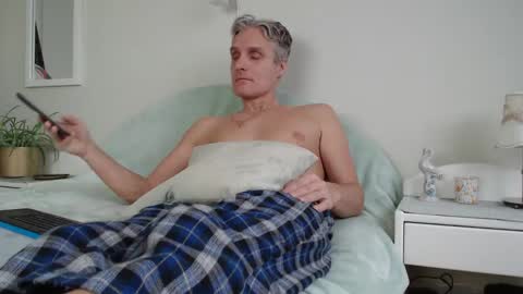 Snapshot of toffmen chatting on 12.14.24 Daniel Bisexual uncut 20cm online show from 12.14.24