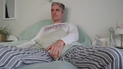 Snapshot of toffmen chatting on 12.25.24 Daniel Bisexual uncut 20cm online show from 12.25.24