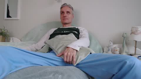 Snapshot of toffmen chatting on 01.25.25 Daniel Bisexual uncut 20cm online show from 01.25.25