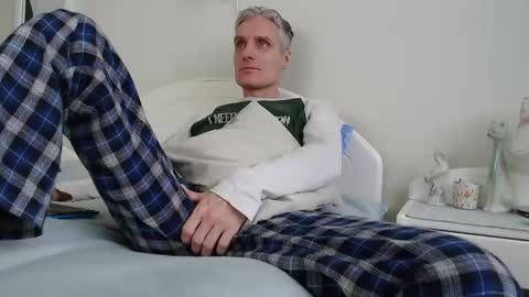 Snapshot of toffmen chatting on 02.01.25 Daniel Bisexual uncut 20cm online show from 02.01.25