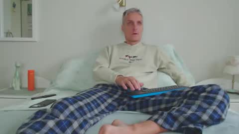 Snapshot of toffmen chatting on 09.20.25 Daniel Bisexual uncut 20cm online show from 09.20.25