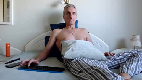 Snapshot of toffmen chatting on 10.11.25 Daniel Bisexual uncut 20cm online show from 10.11.25