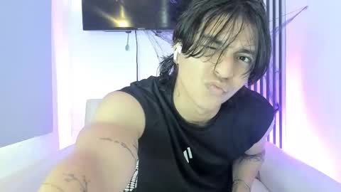 Snapshot of toji_lee chatting on 10.26.25 toji lee online show from 10.26.25