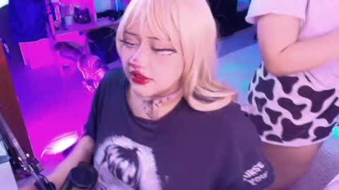 Snapshot of toky_doll chatting on 04.11.26 toky online show from 04.11.26