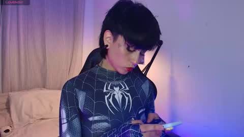 Snapshot of tokyo_blues chatting on 10.12.25 Halsey Sofii online show from 10.12.25