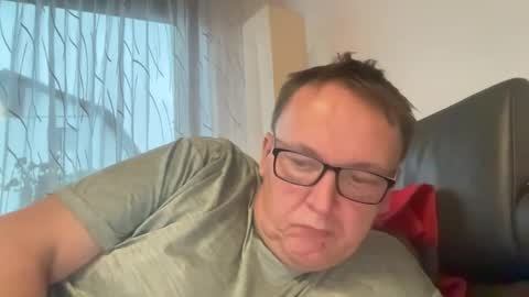 Snapshot of tom6644 chatting on 12.23.24 Tom online show from 12.23.24