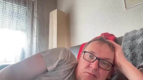 Snapshot of tom6644 chatting on 03.07.25 Tom online show from 03.07.25