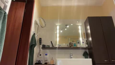 Tom online show from 12.23.25